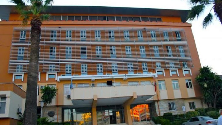 Tjetërsimi i pronave në Spitallë/ Aksion në Kadastrën e Durrësit, arrestohen 5 persona, mes tyre edhe ish-drejtori i Hipotekës