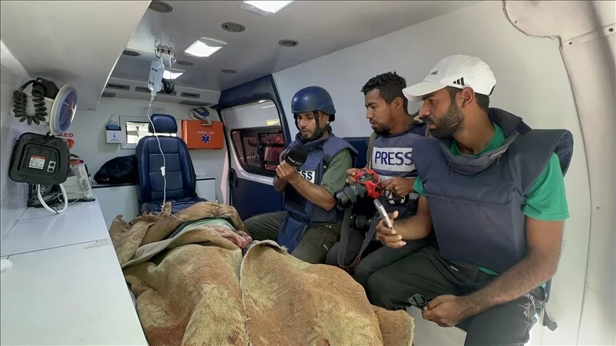 Gaza, nga një sulm izraelit plagoset një grup gazetarësh në mesin e të cilëve edhe ekipi i TRT Arabisht