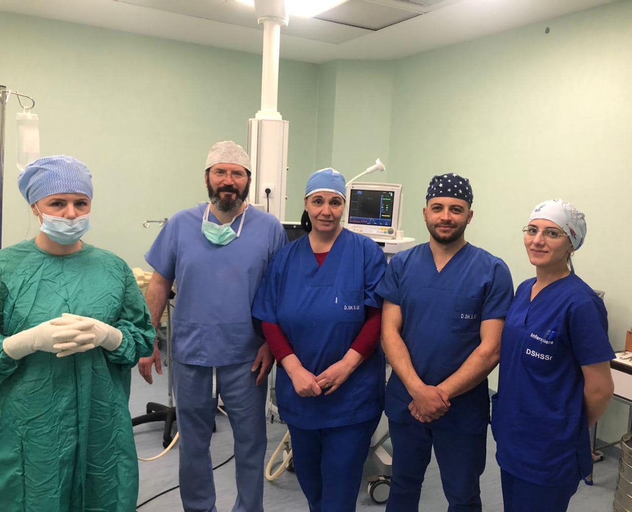 Investimit në sallat e kirurgjisë, ekipi i Kirurgji-Ortopedisë në spitalin e Sarandës kryen ndërhyrje delikate