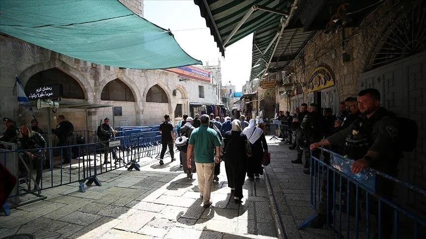 Izraeli prej 28 javësh kufizon faljen e namazit të xhumasë në Al-Aksa