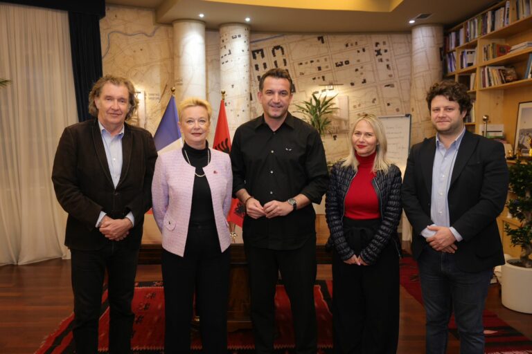 Bashkia e Tiranës dhe ambasada franceze në Shqipëri nënshkruajnë marrëveshjen në fushën e industrive kreative, Veliaj: Do sjellë frymë dhe energji të re për kryeqytetin