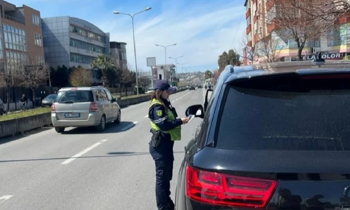 Shkelin rregullat e qarkullimit, arrestohen 6 persona dhe pezullohen 26 leje drejtimi në Durrës