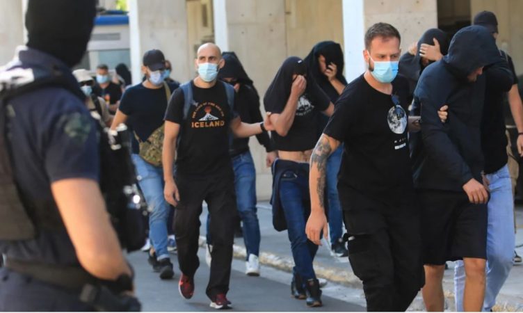 Vrasja e tifozit grek, 5 persona të dyshuar për krimin, mes tyre 1 shqiptar, prova komprometuese gjatë arrestimit