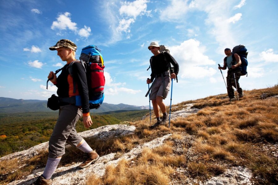 Udhërrëfyesit turistike, rregullorja për programet e kualifikimit dhe akreditimi