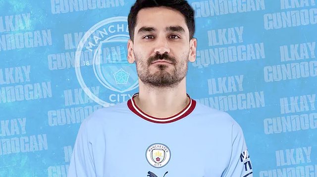 Ilkay Gündogan, një sezon më vonë, është sërish një lojtar i Manchester Cityt...