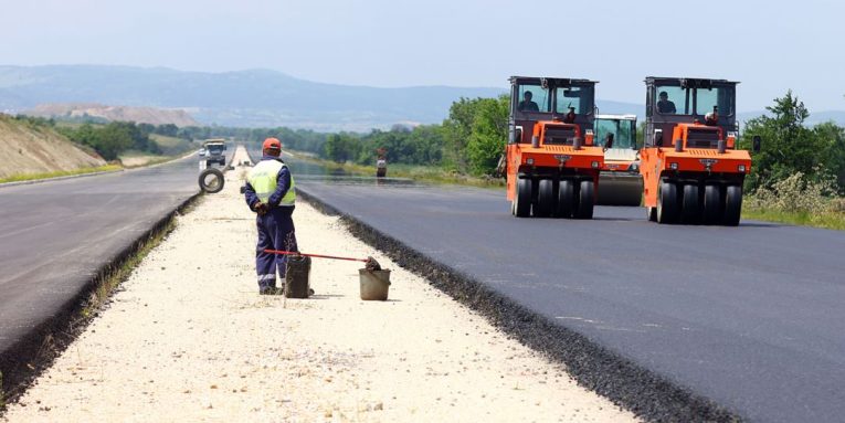 5.25 mld lekë më shumë për rrugët – Ndryshimi i buxhetit/ Projektet ku shkojnë paratë, 500 mln lekë shtesë edhe për pagat