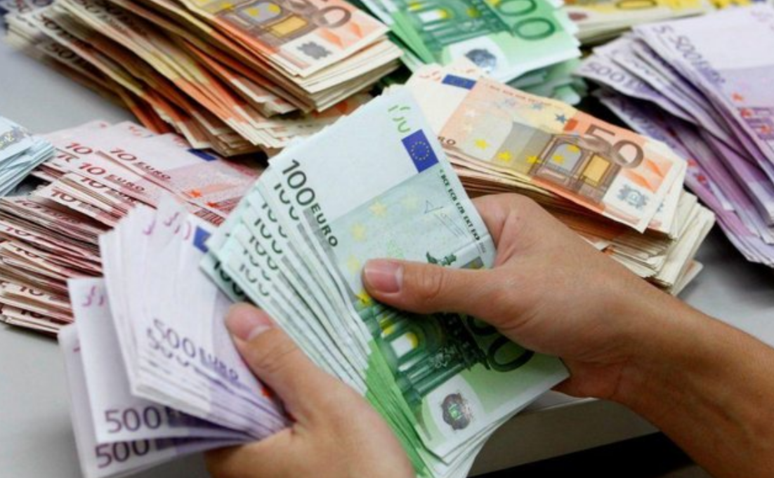 Euro zbret për herë të parë në histori në 100.8 lekë, zhvlerësohet 15% në dy vite