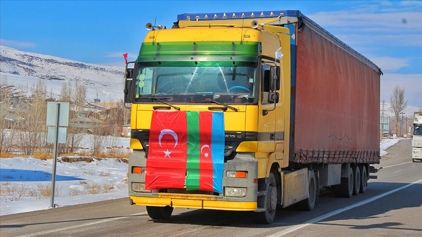 Azerbajxhani dërgon mbi 1.000 tenda në Türkiye