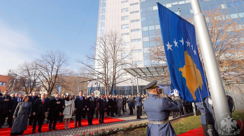 Kosova feston 15-vjetorin e Pavarësisë/ Homazhe në varrin e Rugovës, presidenti Begaj vizitë zyrtare