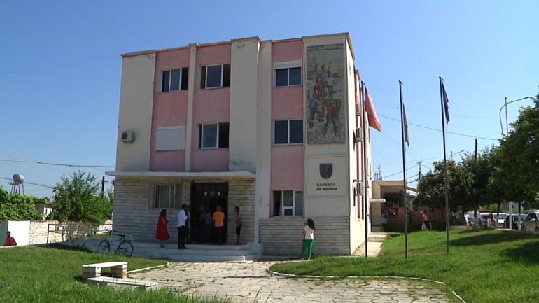 Burg për dy zyrtarë të Bashkisë Dimal