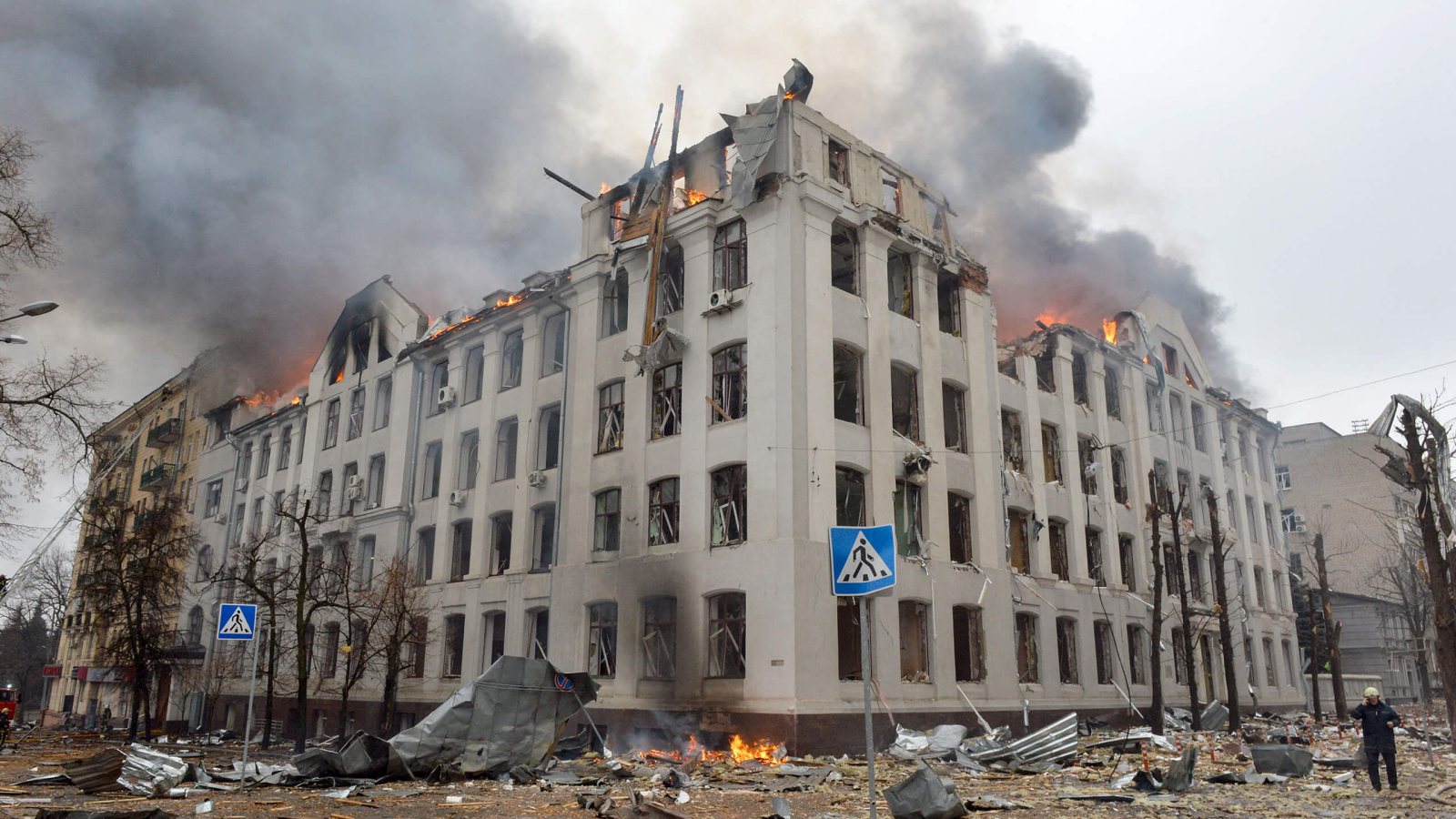 Një vit më pas, lufta në Ukrainë po ndikon ende ekonominë botërore
