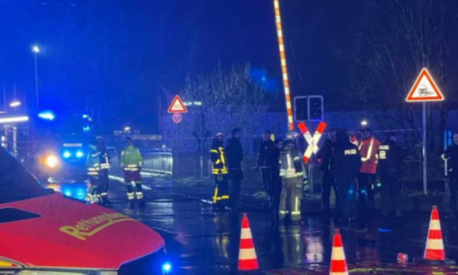 Ngjarje e rëndë në Gjermani: Treni përplas dhe tërheq zvarrë dy fëmijë, njëri vdes nga plagët