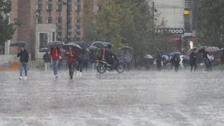 Reshje shiu dhe dëbore në të gjithë vendin, parashikimi i motit