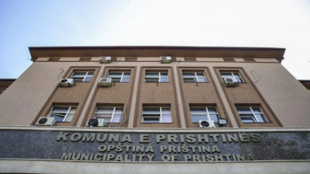“Janë bërë copash për interesa financiare”/ Reagimet në Prishtinë pas prishjes së koalicionit LDK-PDK