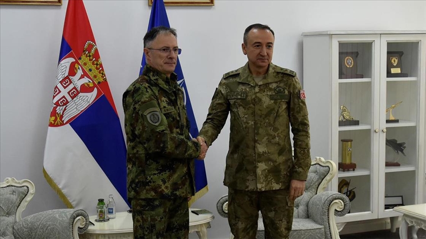 Komandanti i KFOR-it Ulutaş takoi në Beograd gjeneralin serb Mojsiloviq