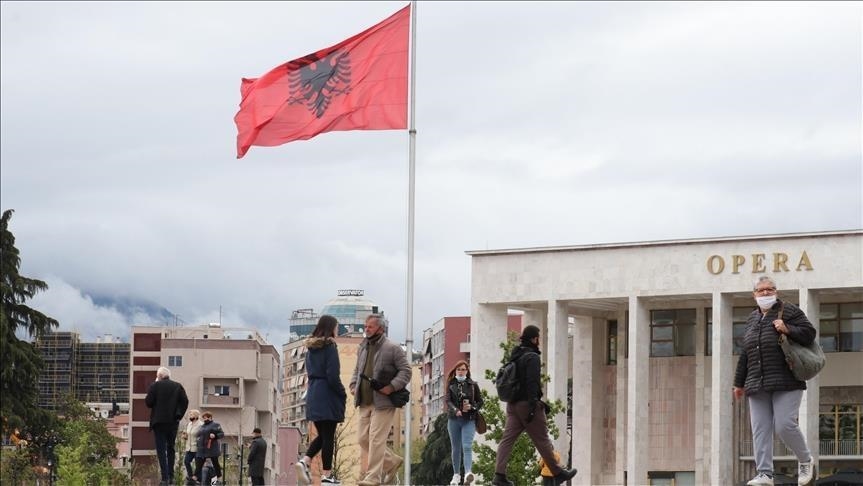 Presidenti Begaj dekreton ndryshimet në kabinetin qeveritar të Shqipërisë