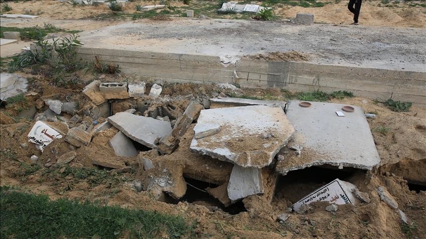Ushtria izraelite konfirmon hapjen e varreve në Gaza