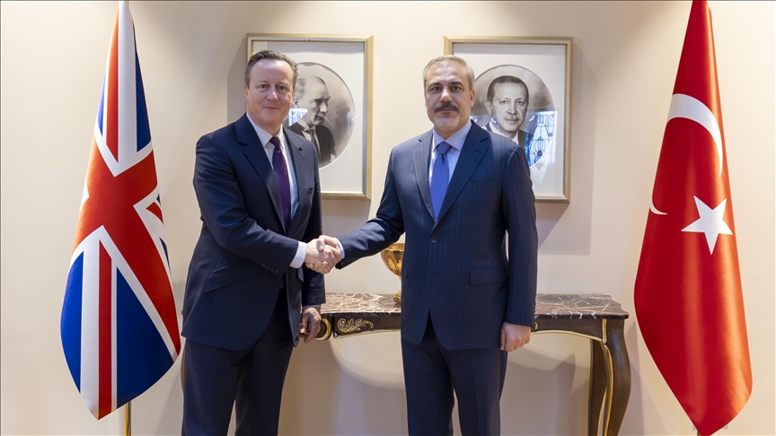 Kryediplomati turk Fidan takon në Istanbul homologun britanik David Cameron
