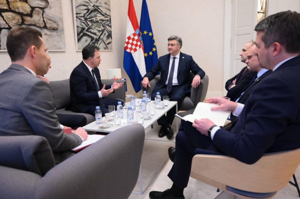 Peleshi, bisedë me kryeministrin kroat për reformat në fushën e sigurisë