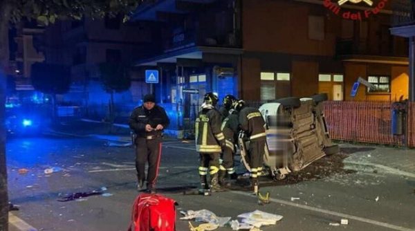 Aksident i rëndë në Romë/ Makina me 6 të rinj përmbyset në rrugë, 5 të vdekur