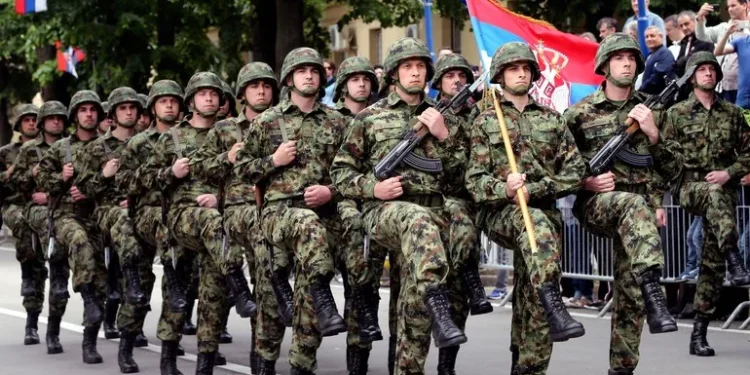 Serbia po përgatitet për luftë?