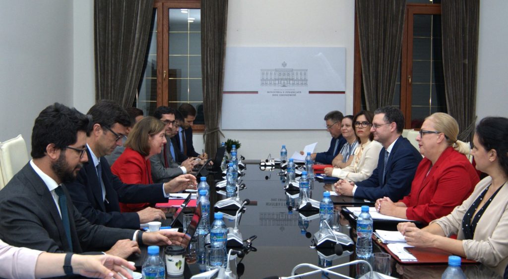 Mete pret Shefen e Misionit të FMN-së për Shqipërinë: Rritja ekonomike 3.63%