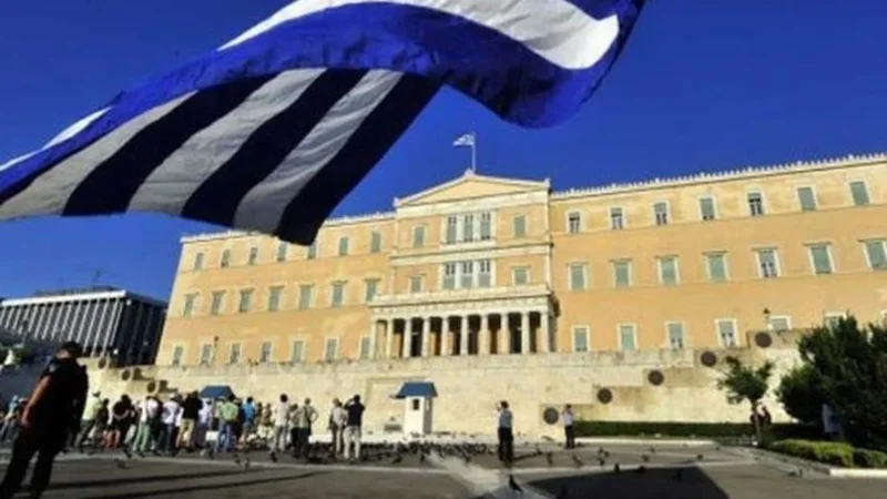 Pse Greqia miratoi ligjin për gjashtë ditë punë në javë