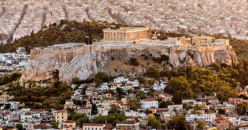 Media greke: Çmimet e larta po i detyrojnë grekët të ikin me pushime në Shqipëri