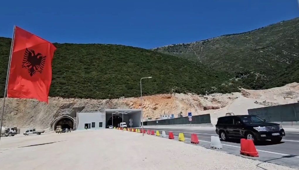 Rama: Rreth 70 mijë automjete kanë kaluar në tunelin e Llogorasë gjatë javës së parë