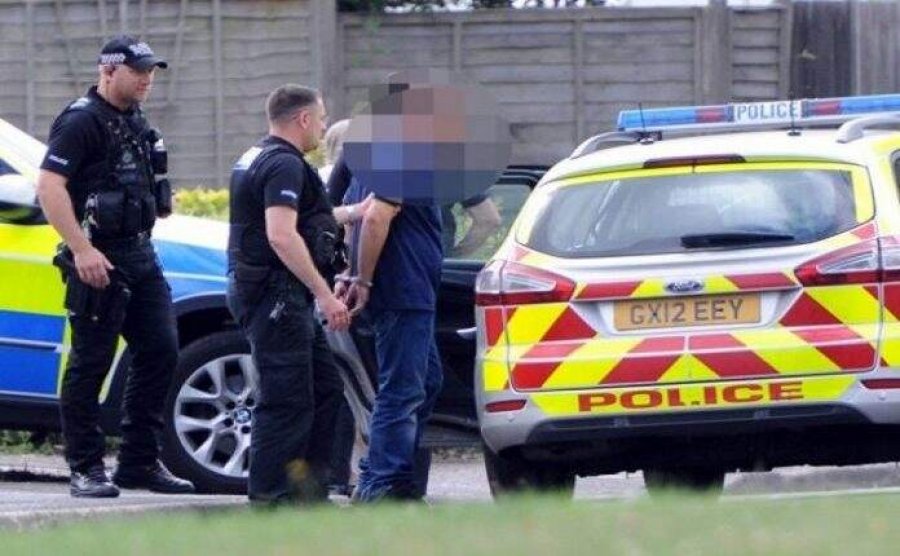 Qëlloi me armë dhe plagosi një person në Shqipëri, merr fund arratia e 29-vjeçarit në Angli