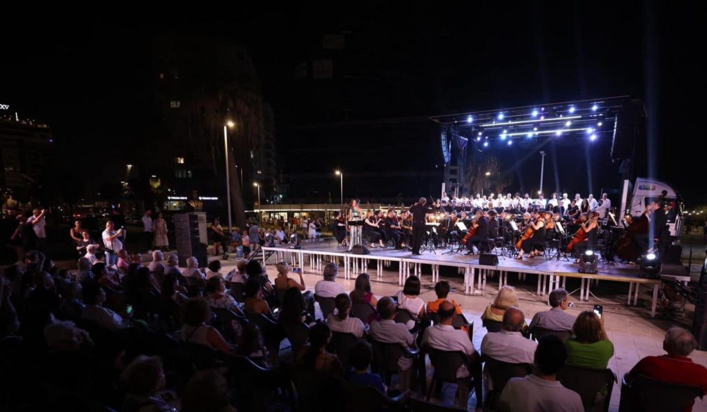 Skena lëvizëse e TKOB në Durrës, Rama: Një mbrëmje plot drita e ngjyra