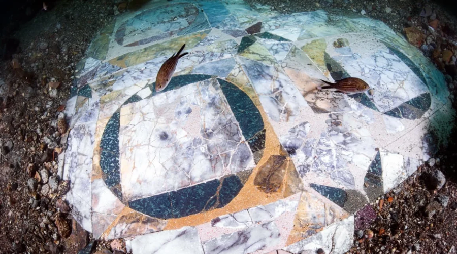 Një mozaik i lashtë romak, zbulimi mahnitës nën ujërat e Italisë