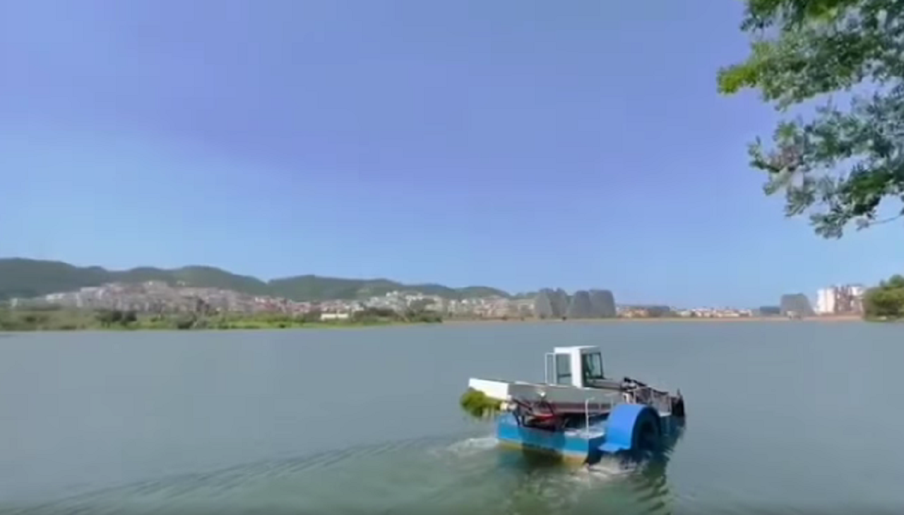 Aksioni për pastrimin e Liqenit të Tiranës me makineri të specializuar, Veliaj publikon pamjet