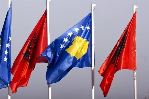 Nënshkruhen 13 marrëveshje mes Qeverisë së Kosovës dhe Shqipërisë