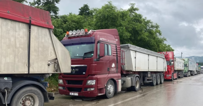 Situata në Veri, kamionët me mallra serbe nuk lejohen as sot të hyjnë në Kosovë