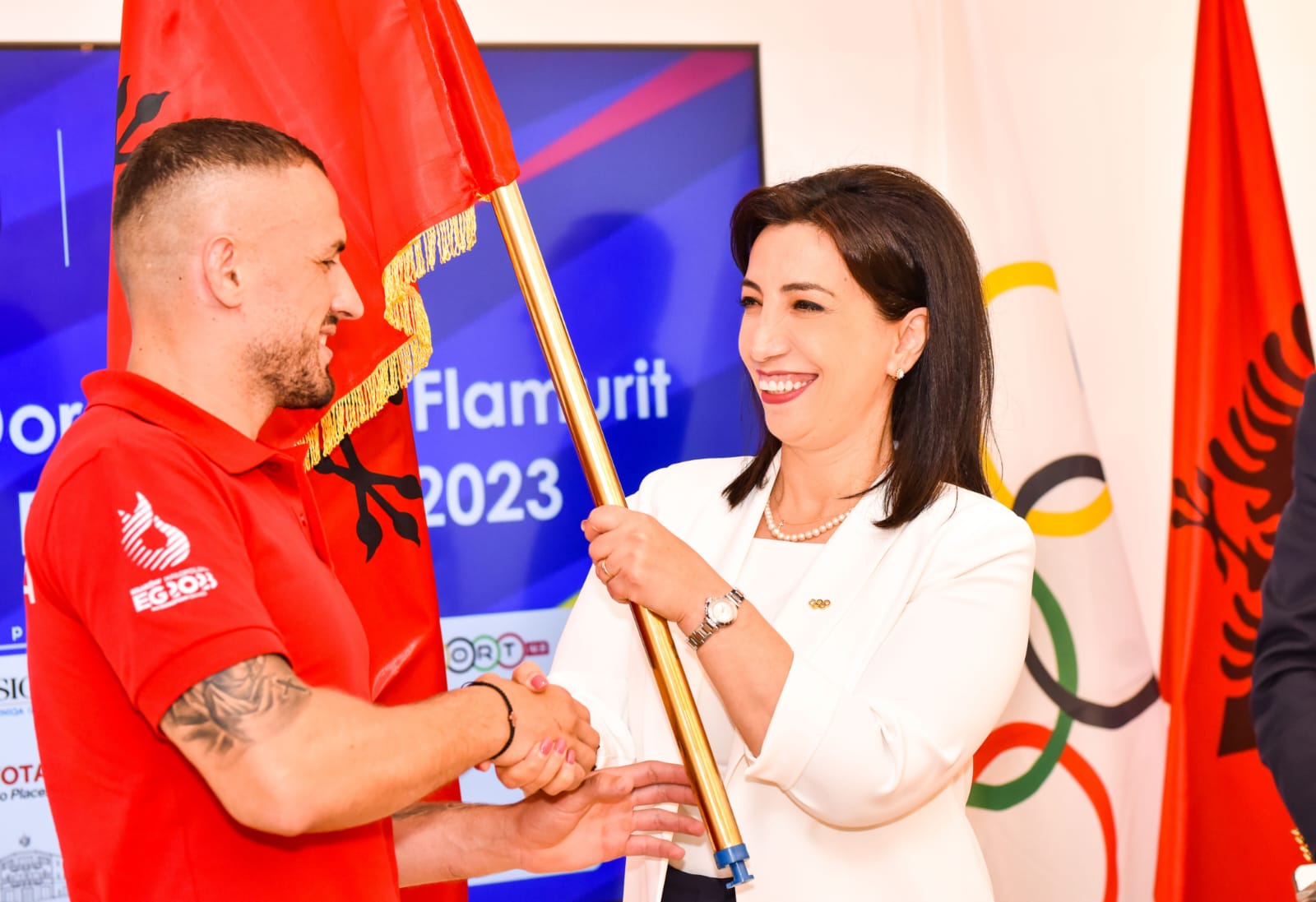 Lojërat Evropiane 2023, Kushi i dorëzon flamurin sportistëve elitarë