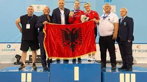 Enkileda Carja fiton Medaljen e arit në Kampionatin Europian për të Rinj, në stilin e shkëputjes me 86 kg