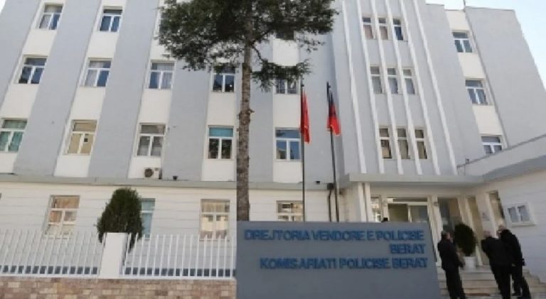 U futën me makinë në oborrin e shkollës dhe kundërshtuan me dhunë policët, dy të arrestuar në Berat