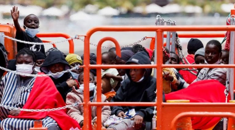 Shmanget tragjedia në ujërat spanjolle, qindra emigrantë shpëtohen nga mbytja në Ishujt Kanarie