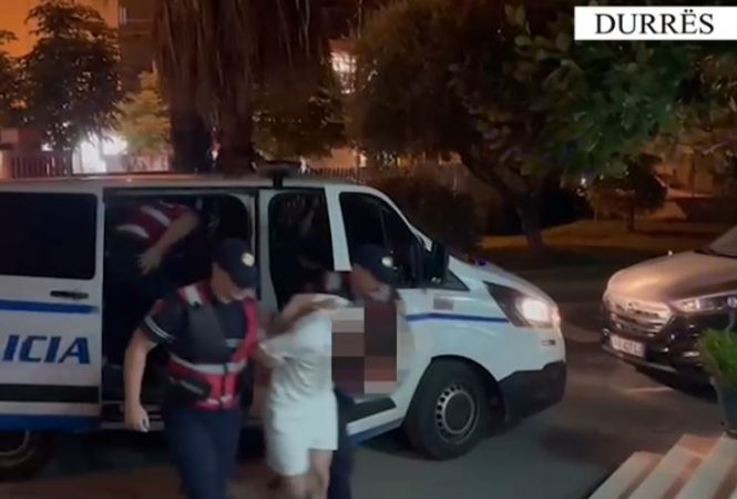 Shpërndanin kokainë në lokalet e natës në zonën e plazhit, pranga dy të rinjve në Durrës 