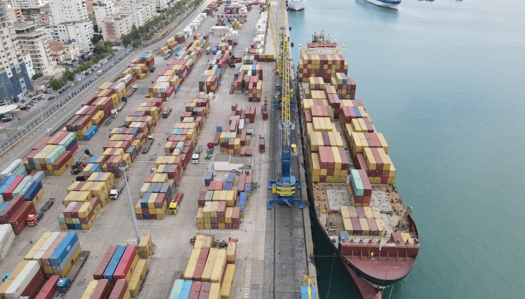 Durrës, rritje e mallrave të transportuar me konteinerë