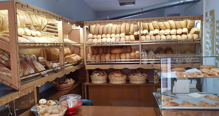 Çmimi i bukës nuk ulet/Shoqata e Prodhuesve:Mungesa e punëtoreve ka shtuar kostot mbi 50%