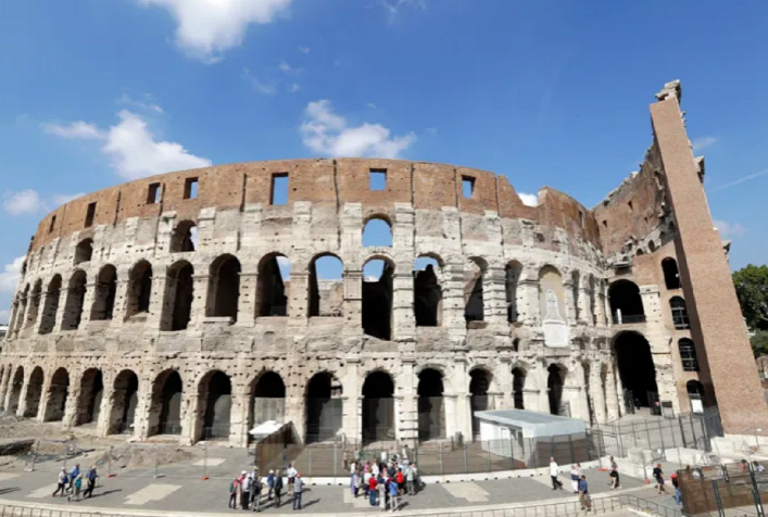 Gdhendi emrin në Koloseumin Romak, britaniku rrezikon pesë vite burg dhe 15 mijë dollarë gjobë