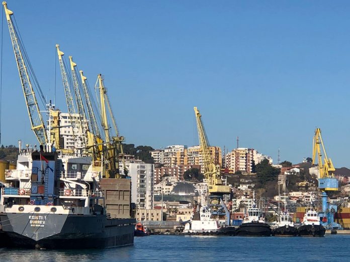 Durrës, mbi 10 mijë tonë mallra po përpunohen në port