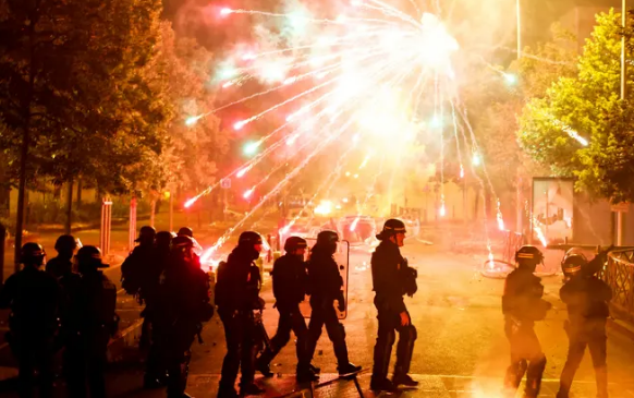 667 persona të arrestuan pas natës së tretë të protestave në Francë