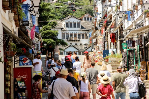Kumbaro: 3.3 milionë turistë të huaj nga janari deri në maj