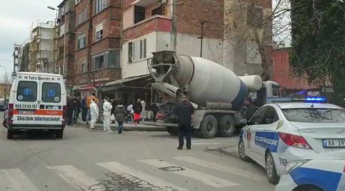 Përplaset nga betonieria në Durrës, ndërron jetë qytetari