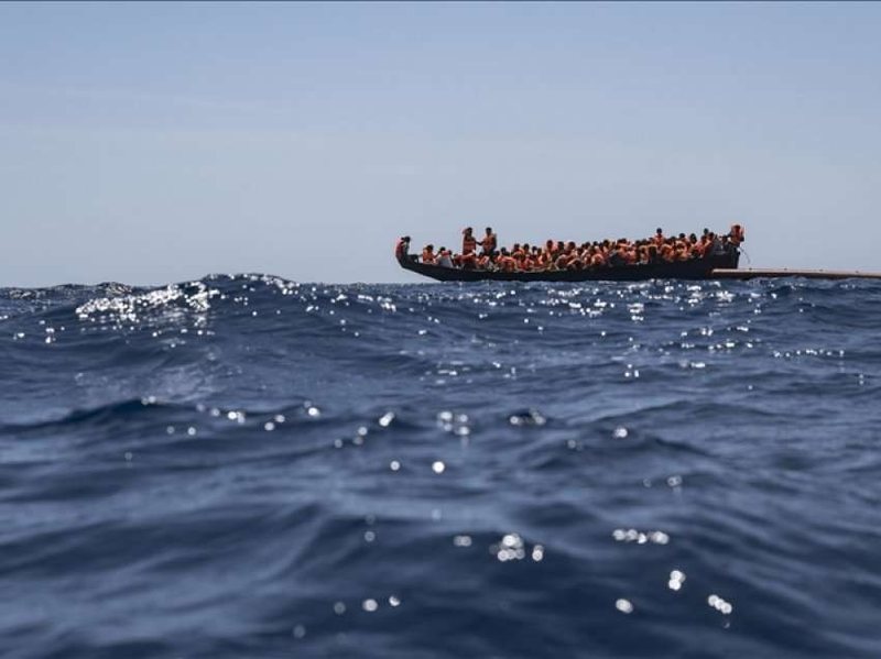 Alarm në brigjet italiane, rreth 500 emigrantë në rrezik në mes të detit