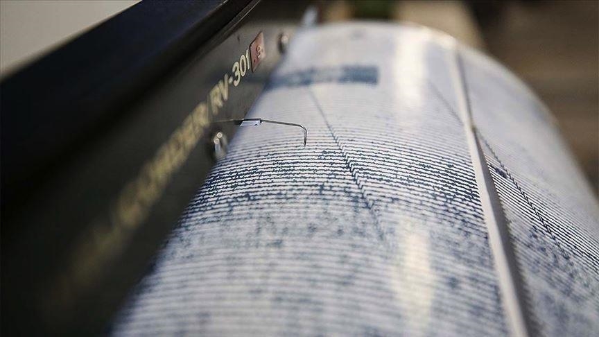 Tërmet me magnitudë 6 ballë godet Indonezinë