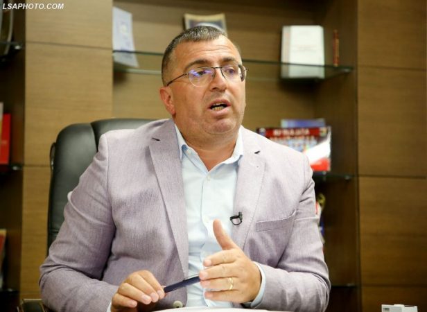 Abuzim me tendera/ Shkarkohet kryetari i bashkisë së Bulqizës, Lefter Alla